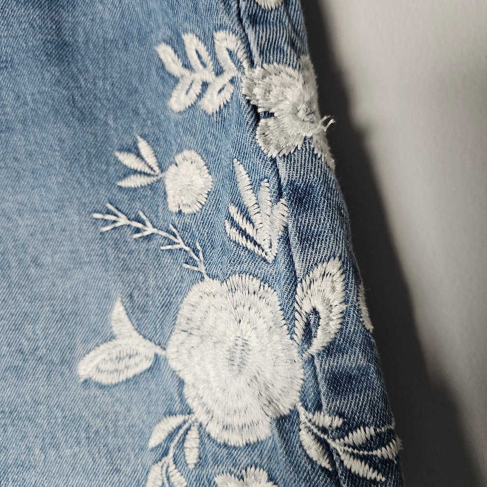 Denim Co. Embroidered Denim Skirt‎ Blue Frayed Hem Women's Size 10 - Picture 2 of 9